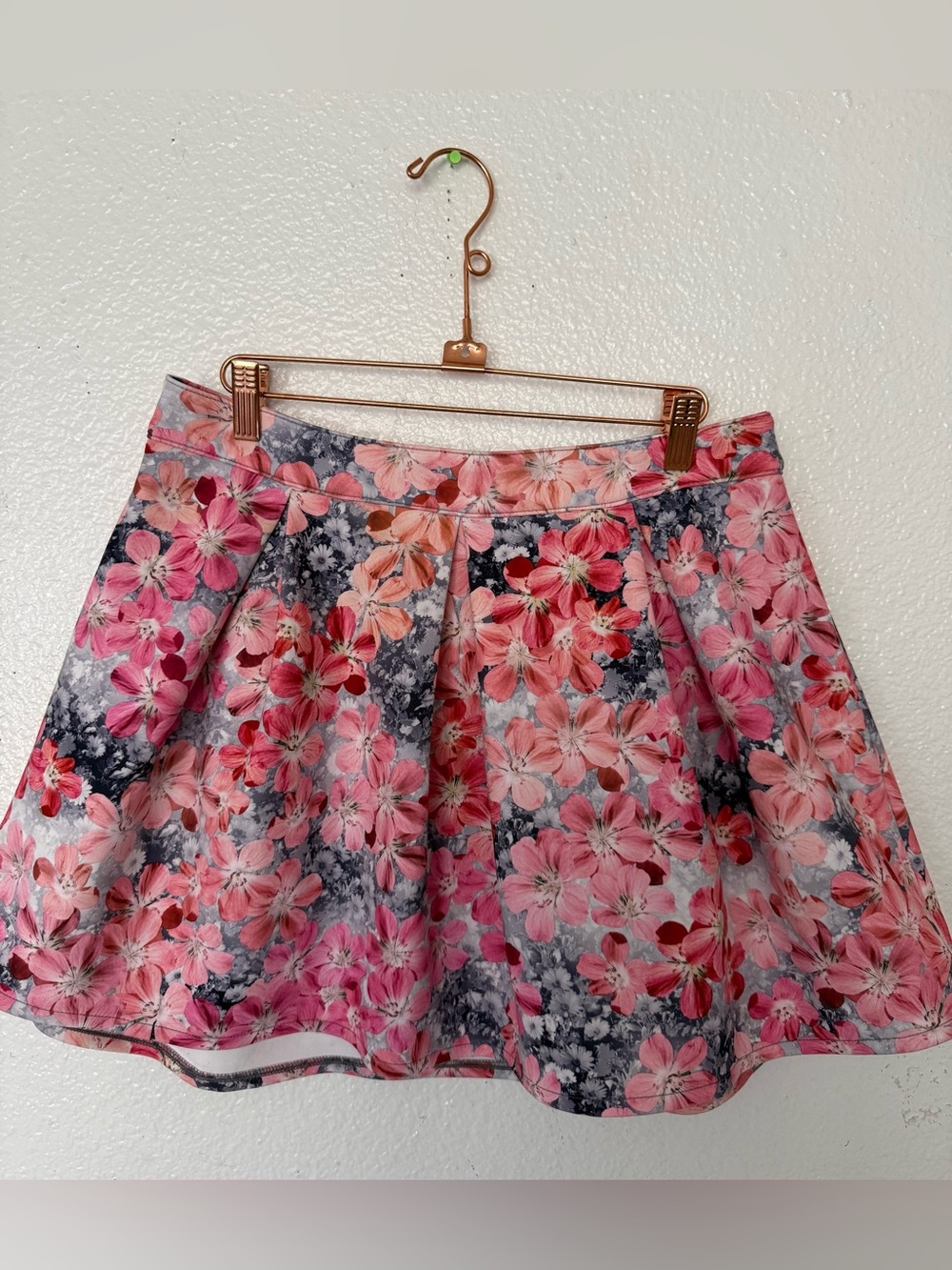Bethany Mota Pink Floral Circle Skirt Women’s size L juniors